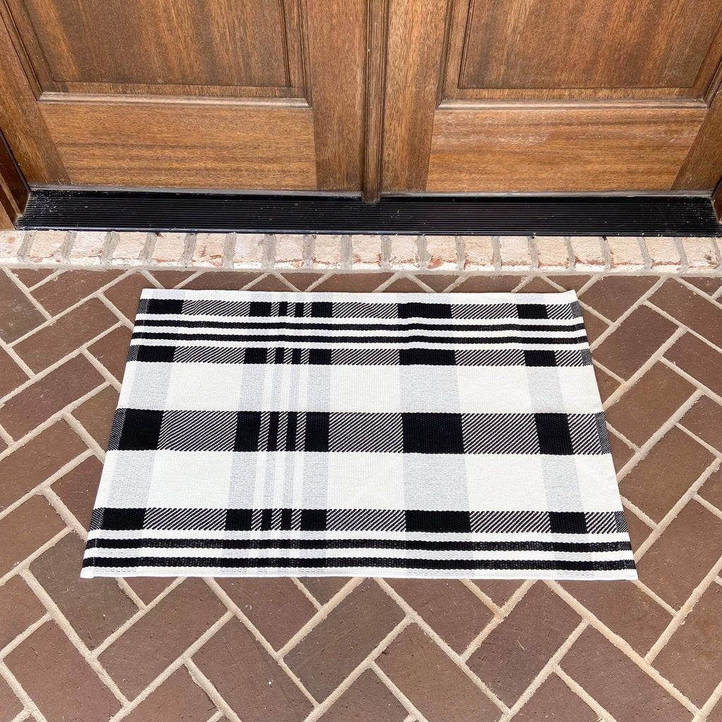 Modern Farmhouse Woven Rug – Plaid Style 4