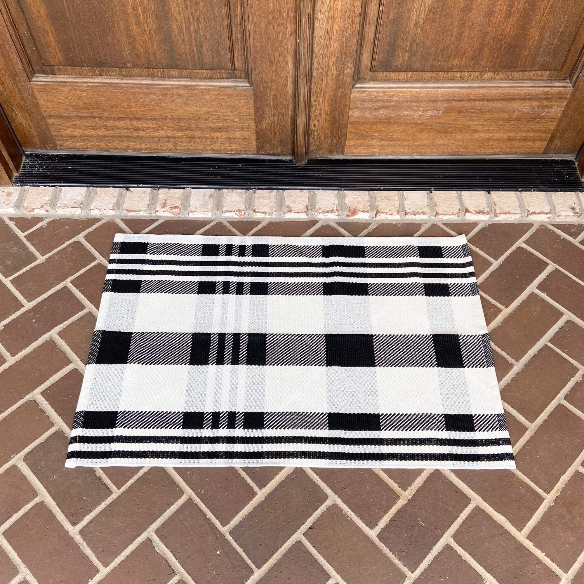 Modern Farmhouse Woven Rug – Plaid Style 4